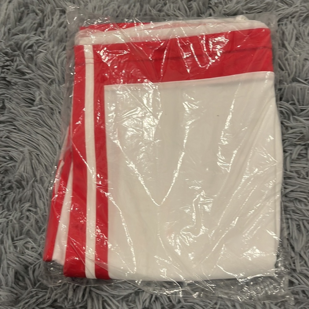Nike Boys Athletic Shorts - Red & White - Boys Size XL - Brand New with Tags - Picture 2 of 5
